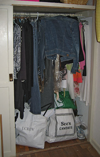 Closet Un Organize